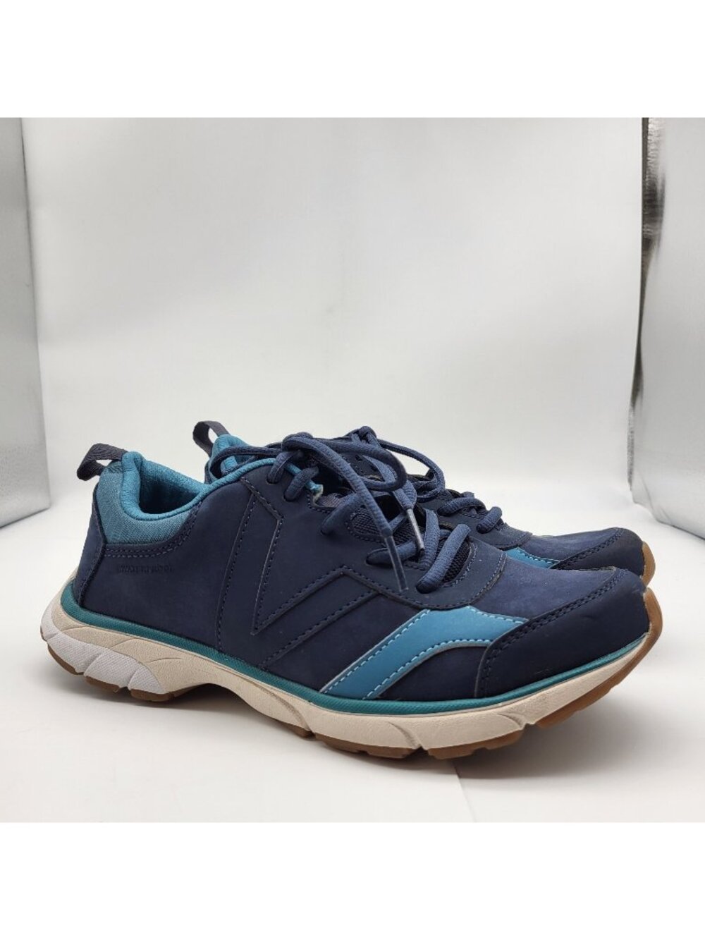 Vionic Zanny Women's Waterproof Walking Sneaker Navy blue leather sz 8